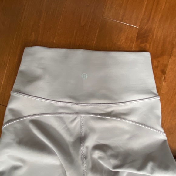 Lululemon leggings size 4 - Picture 4 of 8